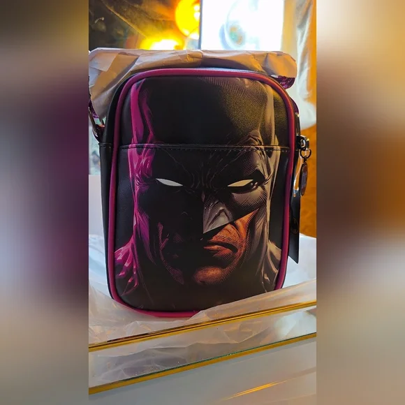 Double-Sided Joker & Batman Crossbody Bag – DC Comics - Picture 6 of 11